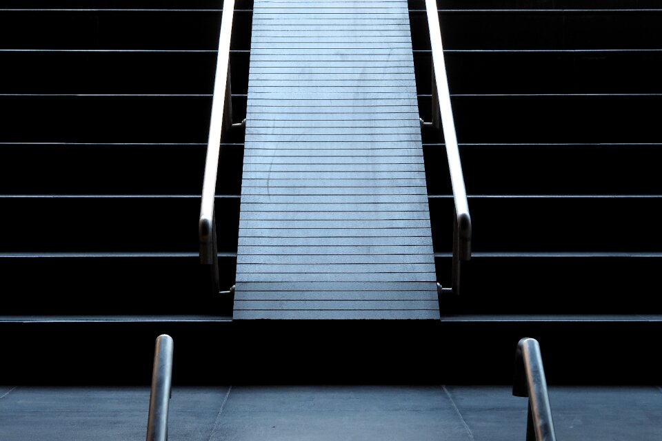 The ladder travel ascent