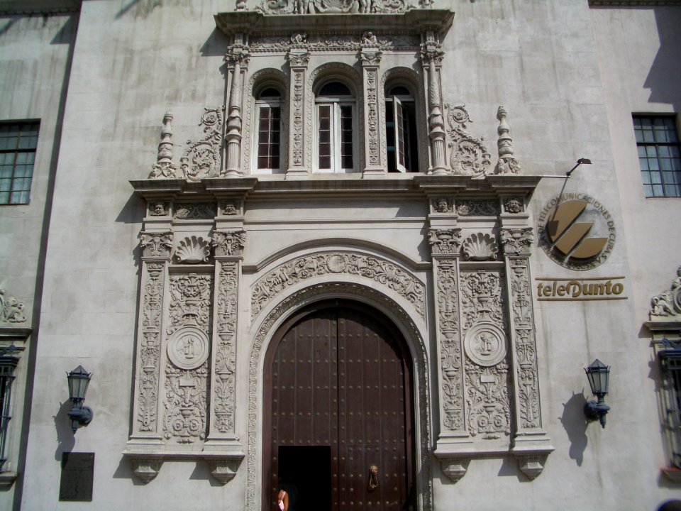 Entrance to the post office Havana