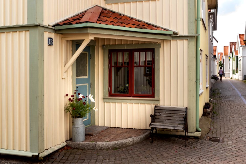 Entrance at Gamla Strandgatan 13, Gamlestan, Lysekil