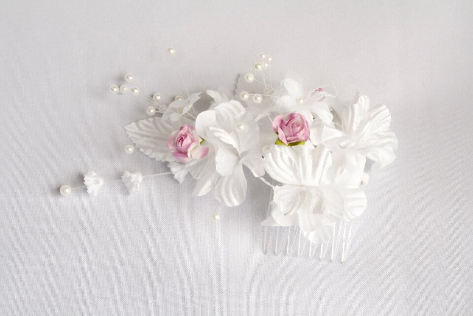 Artificial petals hairstyle