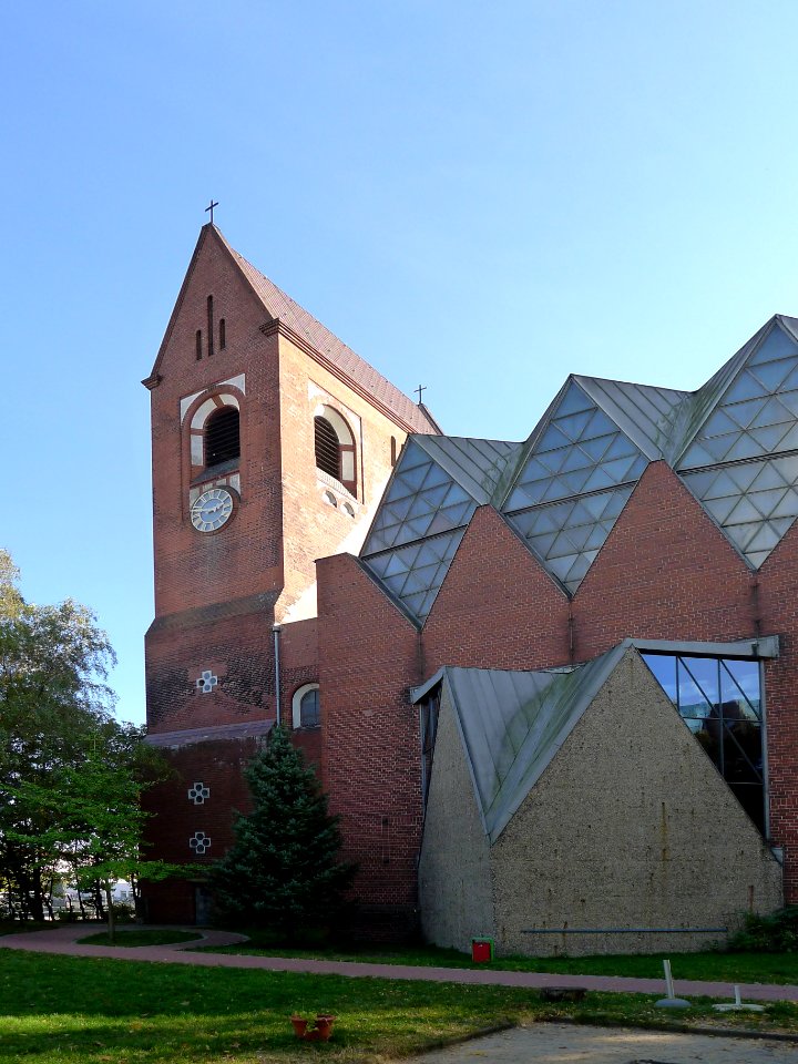 Epiphanien-Kirche (Berlin) vom Hof