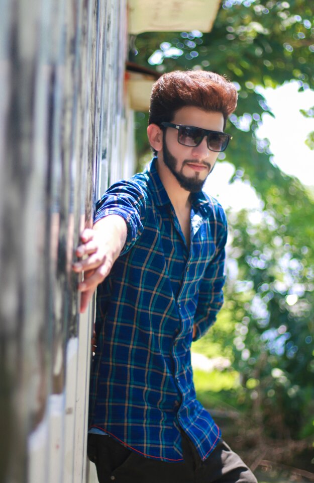 Pose young boy
