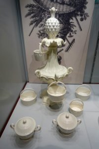 Epergne, shape 52 in the 1790 catalog, with baskets, dishes, and covered custard cups, 1770-1775, Queen's ware - Wedgwood Museum - Barlaston, Stoke-on-Trent, England - DSC09545