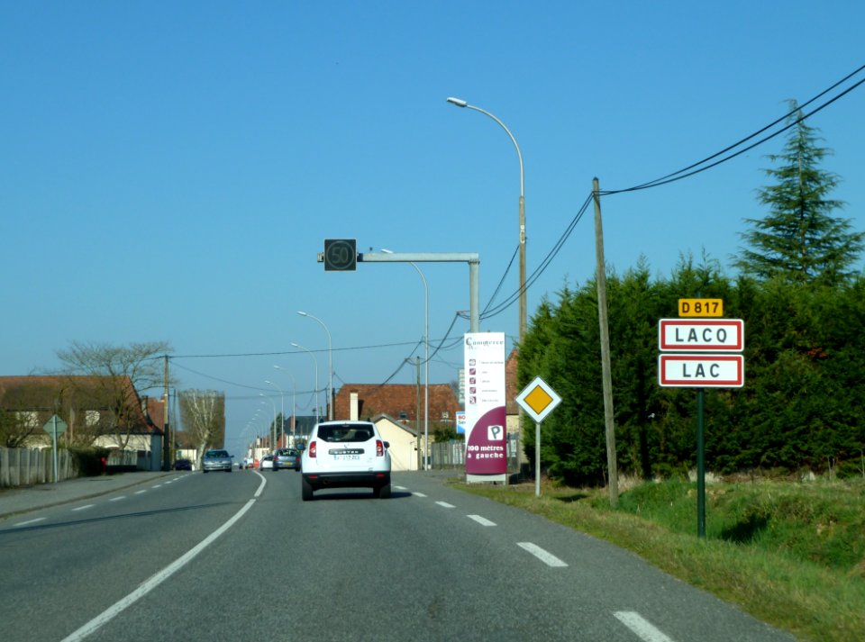 Entrée dans Lacq