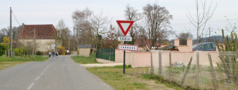 Entrée dans Carrère (Pyrénées-Atlantiques)