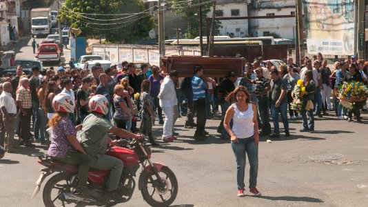 Entierro en Los Teques