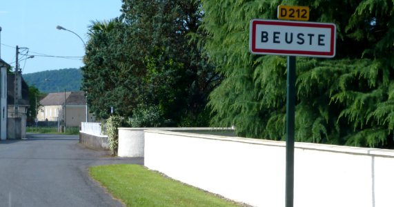 Entrée dans Beuste