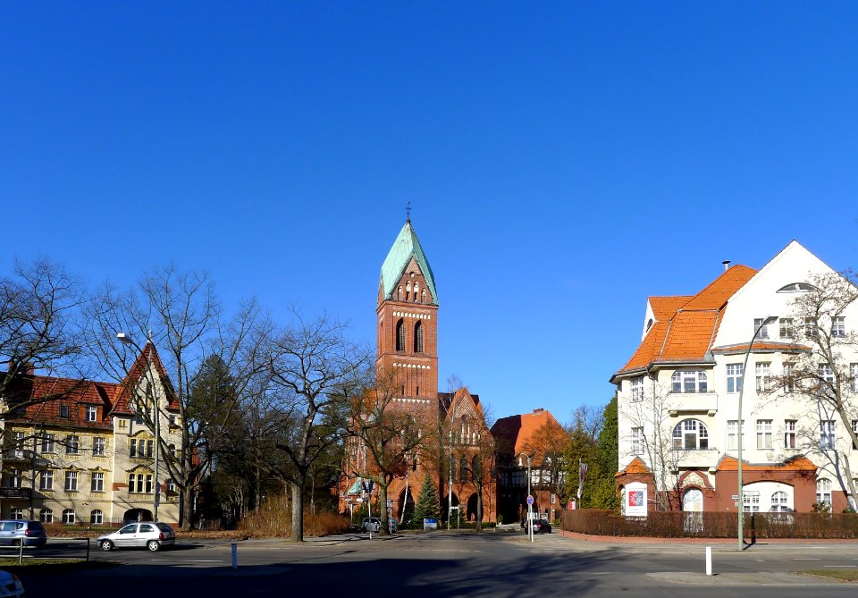Ensemble mit Herz-Jesu-Kirche (Berlin-Zehlendorf)