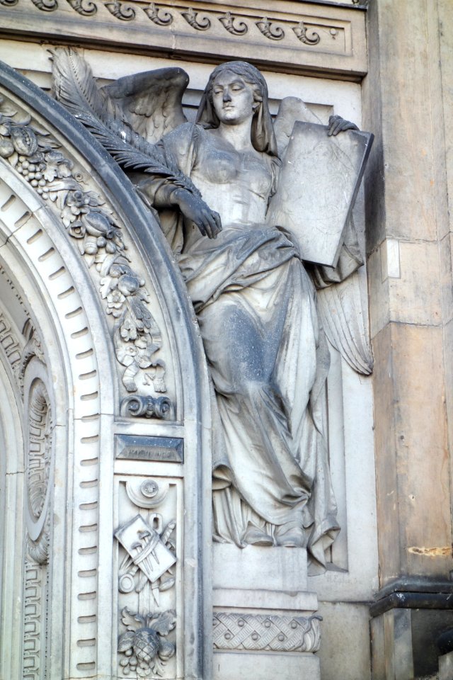 Entry sculpture - Kunstakademie (Dresden) - DSC08985