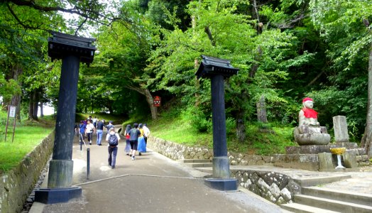 Entry to Tsukimizaka Slope - Chusonji, Hiraizumi, Iwate - DSC04680