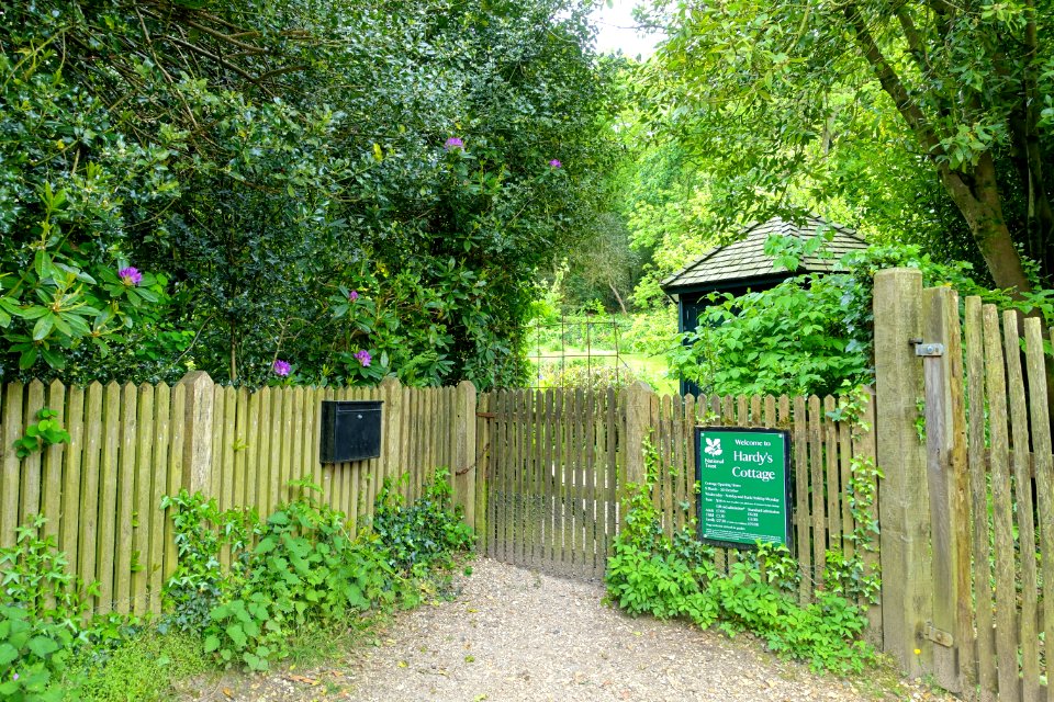 Entry gate - Thomas Hardy's Cottage, Higher Bockhampton - Dorset, England - DSC03332
