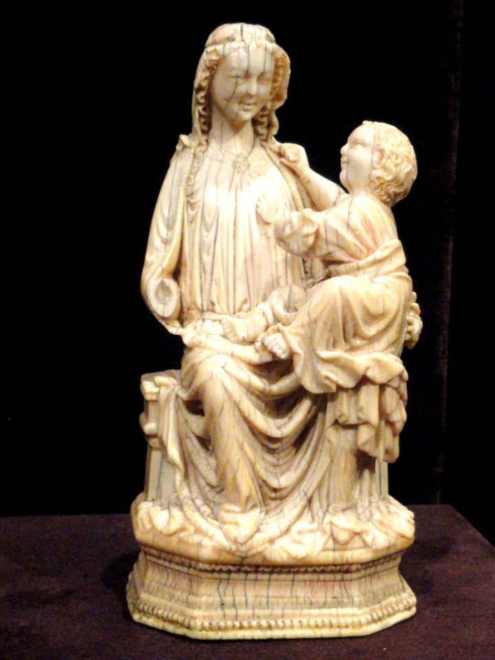 Enthroned Virgin and Child, about 1250 AD, Mosan, ivory - Cleveland Museum of Art - DSC08565