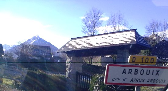 Entrée dans Arbouix