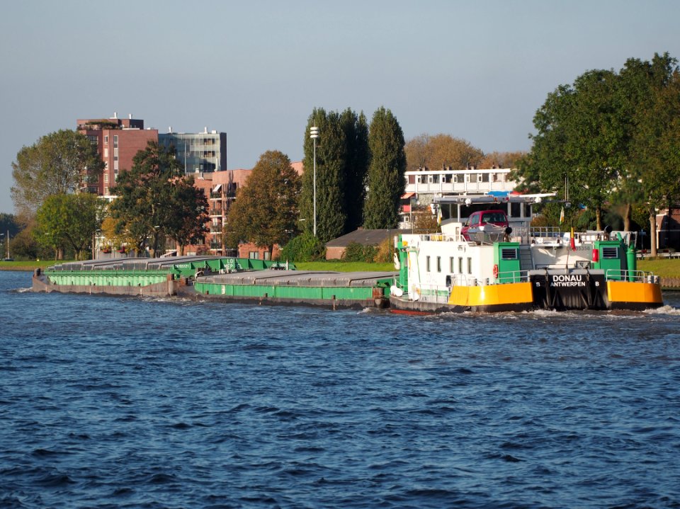 ENI 06105121, Dommel 2 (ENI 06004052) pushed by Donau (ENI 06105358) at the Amsterdam-Rhine Canal, pic1