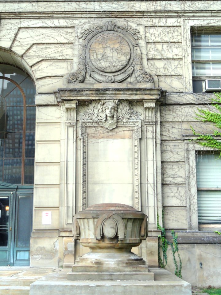 Entry right side - Cleveland Municipal School District Headquarters - DSC07956