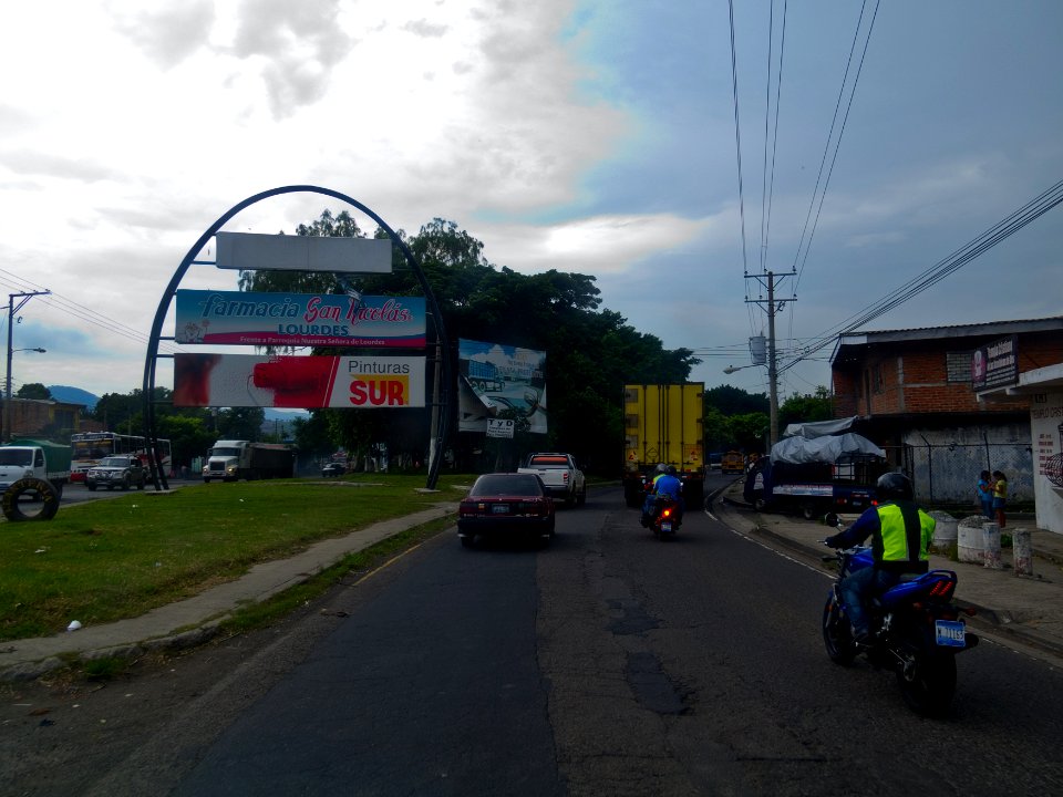Entrada a Lourdes LL El Salvador2012
