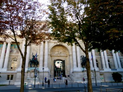 Entrée du Palais de la Découverte