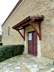 Entrée de l'église de Moncla