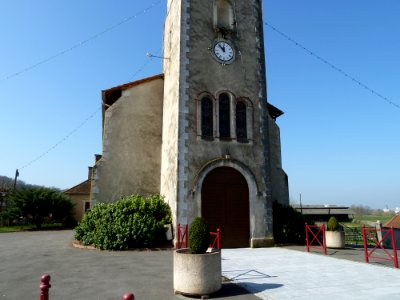 Entrée de l'église de Bérenx