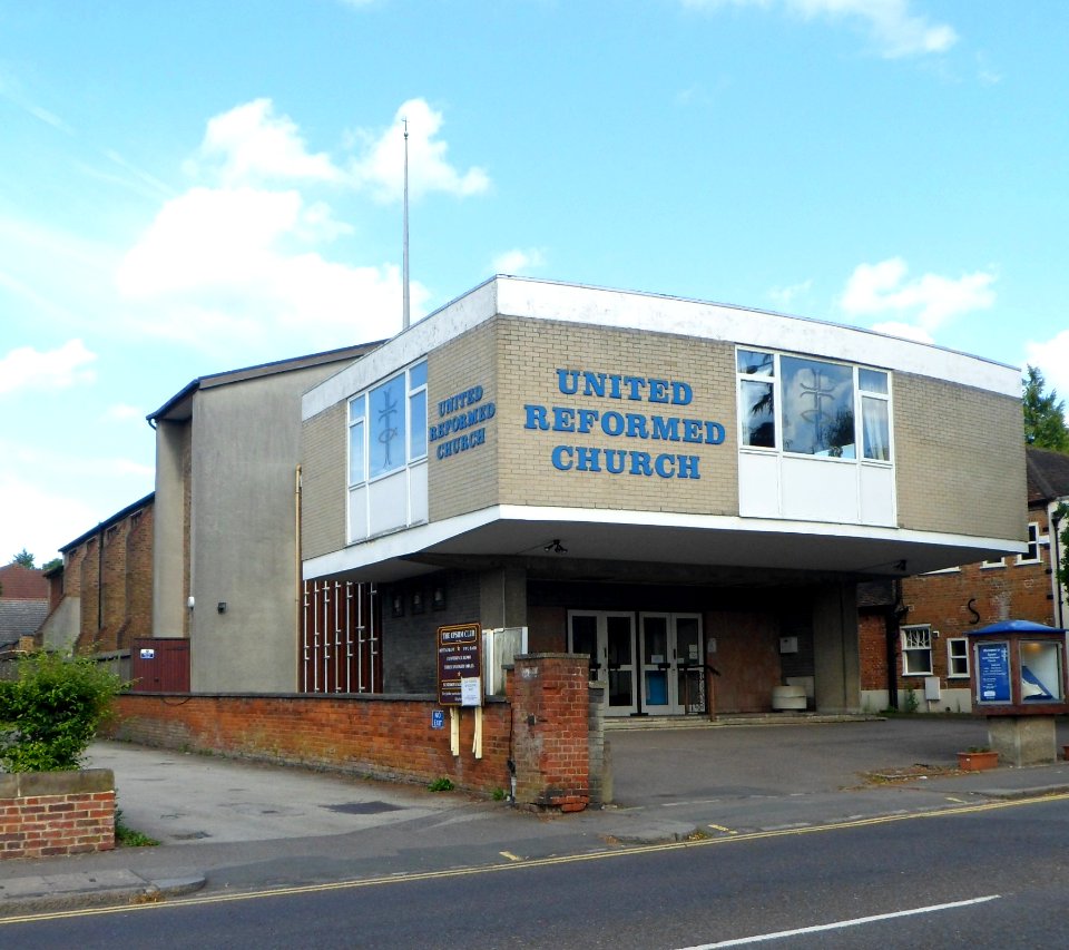 Epsom United Reformed Church, Church Road, Epsom (August 2013) (2)