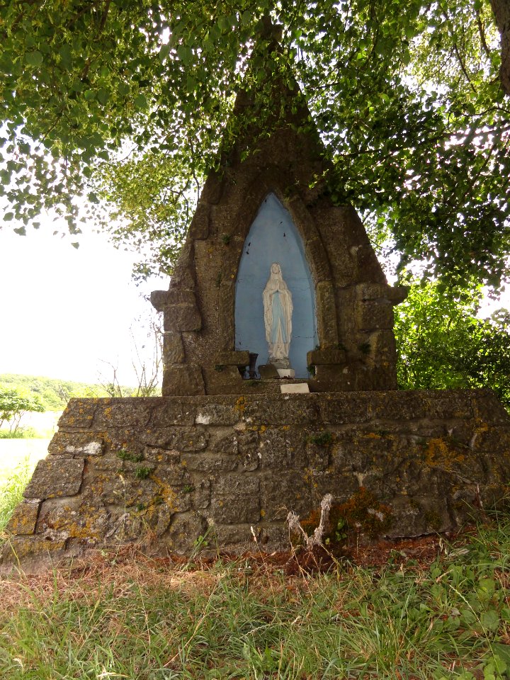 Eppe-Sauvage (Nord, Fr) chapelle N.D. de Lourdes (Voyaux)