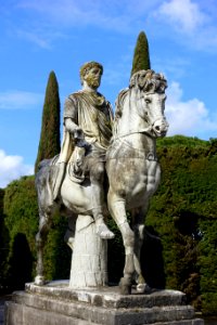 Equestrian statue - Piazzale Quadrato - Barberini Gardens - Castel Gandolfo - DSC04394