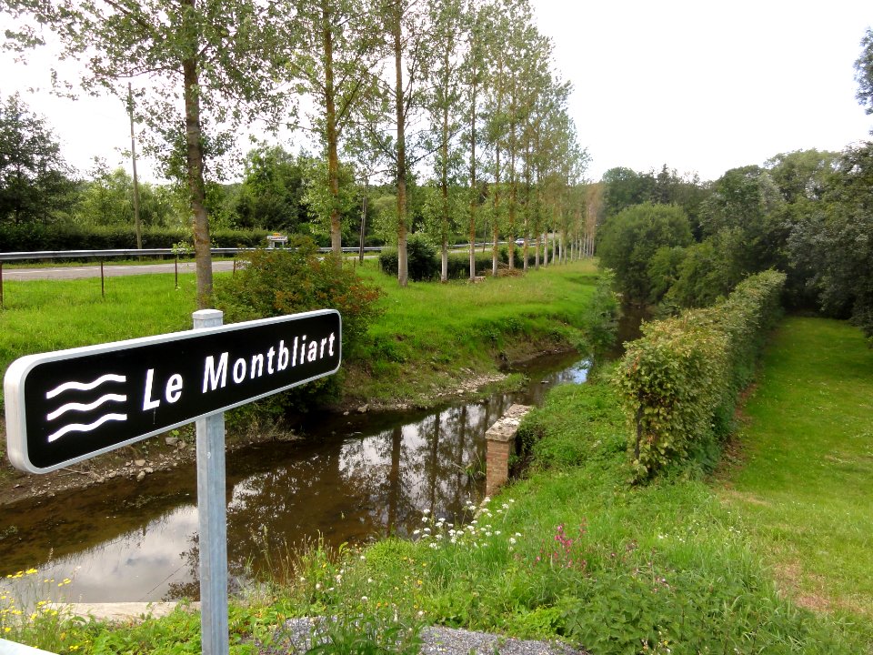 Eppe-Sauvage (Nord, Fr) le Montbiart (rivière)