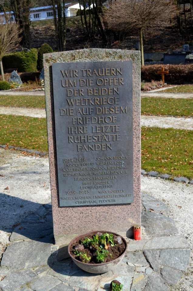 Eppstein, Friedhof, Gefallenendenkmal Vorderseite