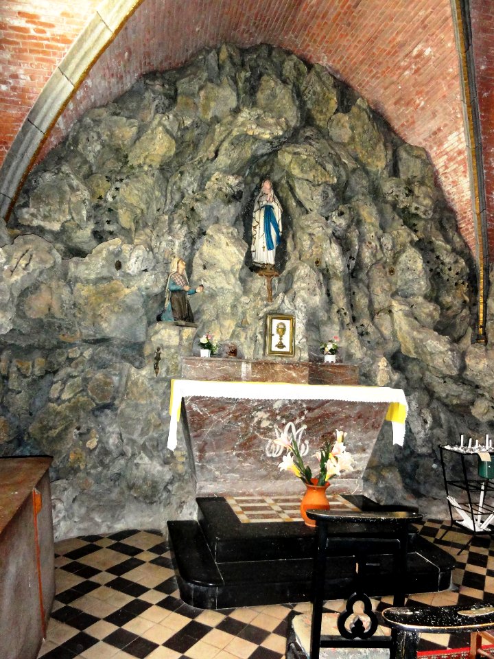 Eppe-Sauvage (Nord, Fr) église, grotte de Lourdes