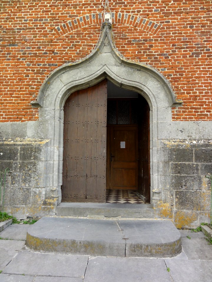Eppe-Sauvage (Nord, Fr) église, portail