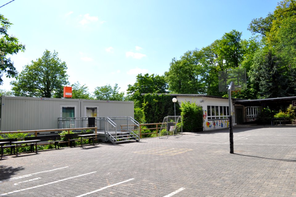 Eppenhain, Schule, Schulhof