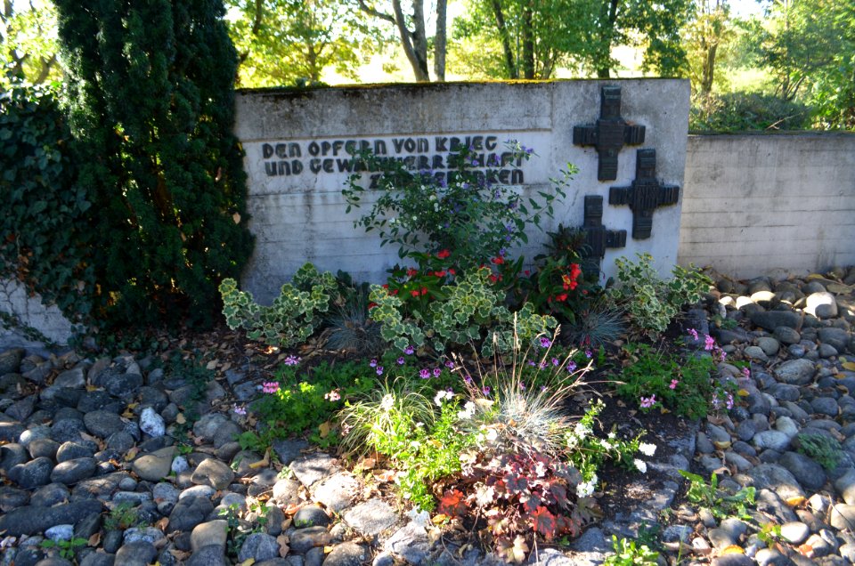 Erlaheim, Friedhof, Opferdenkmal