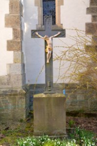 Eppstein, Kreuzgrabmal an der katholischen Kirche
