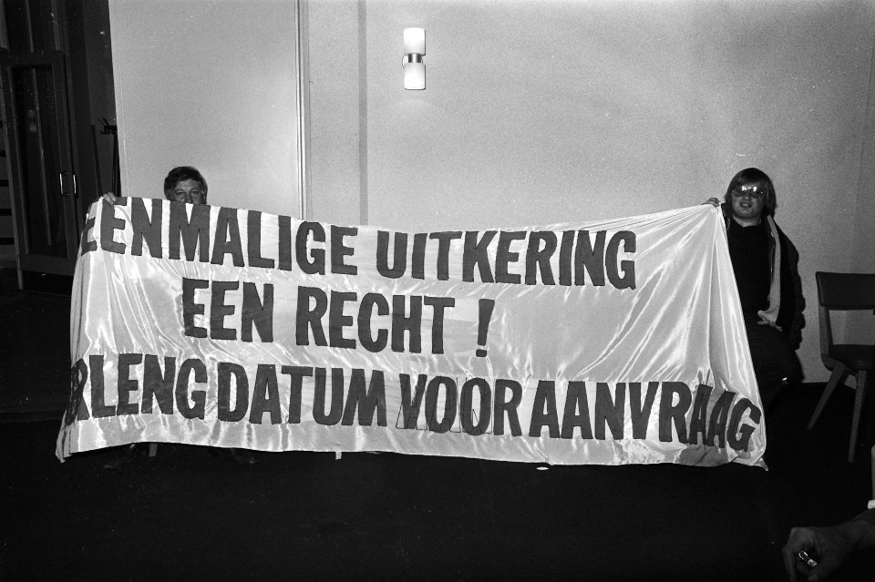 Er werd gedemonstreerd voor verlenging van de sluitingsdatum voor de eenmalige u, Bestanddeelnr 931-7473