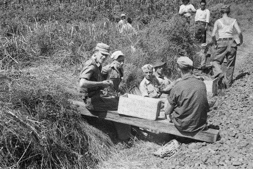 Er heerst in de hoek Tjikampek, Poerwakarta en Pagadan Baroe nog steeds onrust. , Bestanddeelnr 1732-1-5