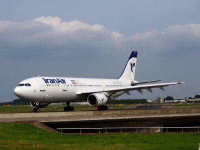 EP-IBB Iran Air Airbus A300B4-605R - cn 727 taxiing 14july2013 pic-005