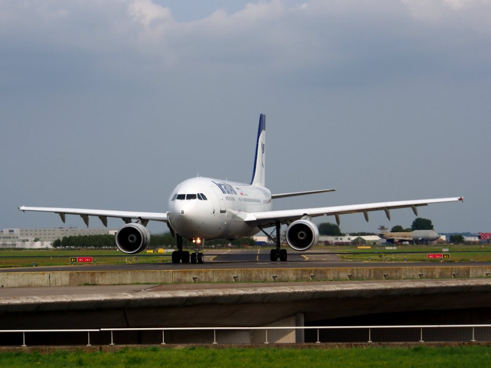 EP-IBB Iran Air Airbus A300B4-605R - cn 727 taxiing 14july2013 pic-003