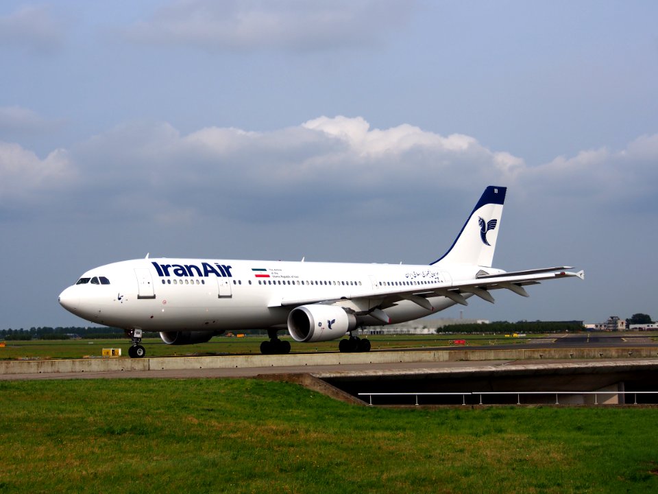 EP-IBB Iran Air Airbus A300B4-605R - cn 727 taxiing 14july2013 pic-006