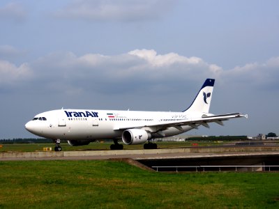 EP-IBB Iran Air Airbus A300B4-605R - cn 727 taxiing 14july2013 pic-006