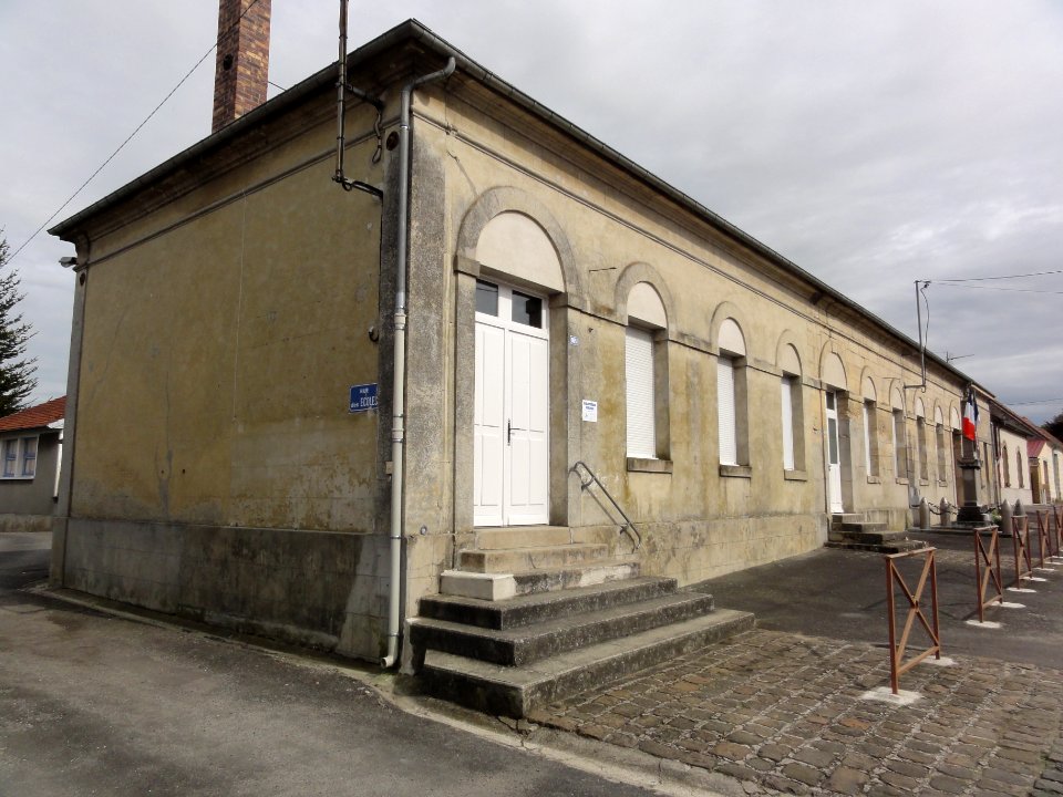 Eppes (Aisne) école et bibliothèque