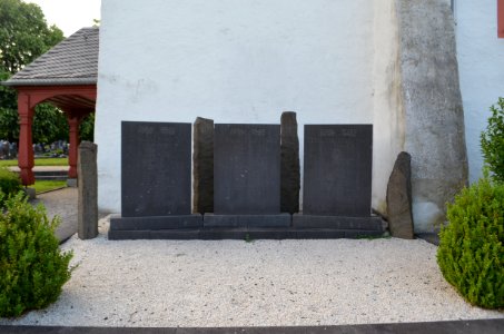 Eppenrod, Gefallenendenkmal an der Kirche