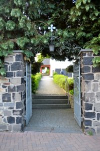 Eppenrod, Kirchhof, Eingang