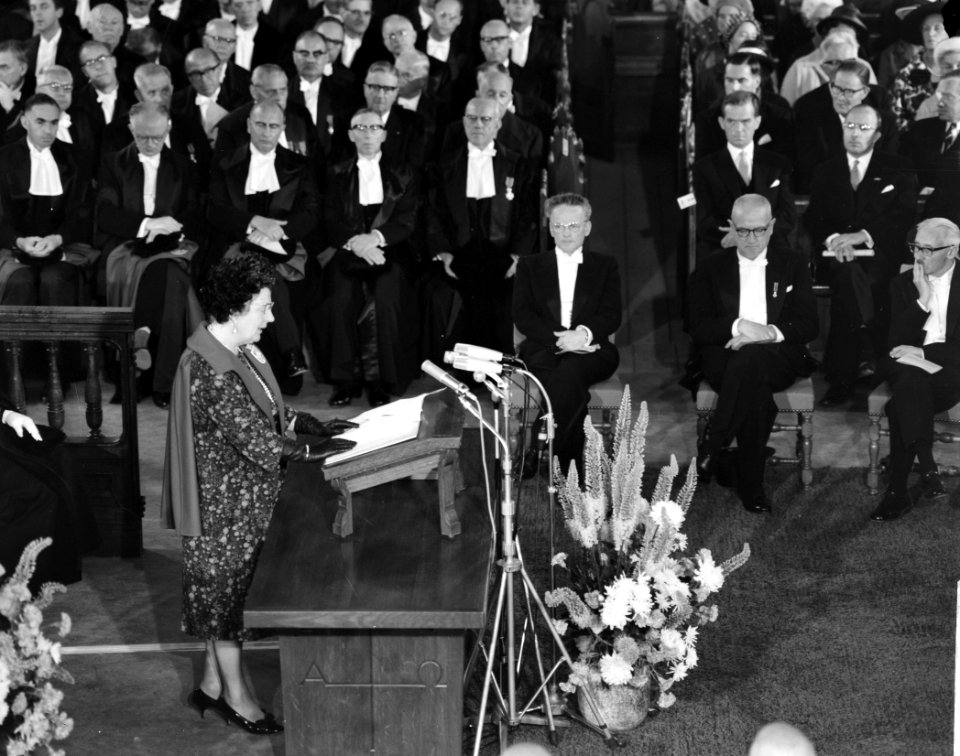 Eredoctoraat voor Koningin Juliana in Martinikerk te Groningen verleend, na de p, Bestanddeelnr 916-5727