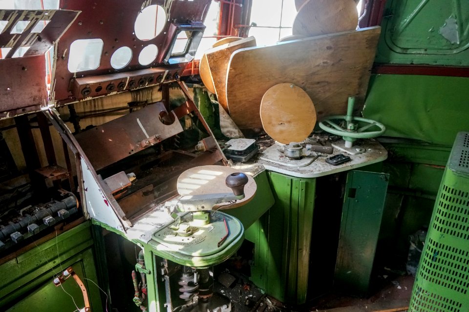 ER7k-03 cabin right