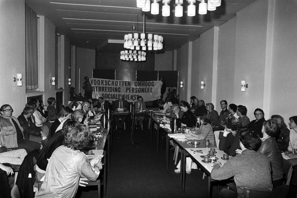 Er werd gedemonstreerd voor verlenging van de sluitingsdatum voor de eenmalige u, Bestanddeelnr 931-7474