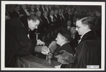 Eredoctoraat voor Maria Montessori van de Gemeentelijke Universiteit van Amsterd, Bestanddeelnr 091-0856