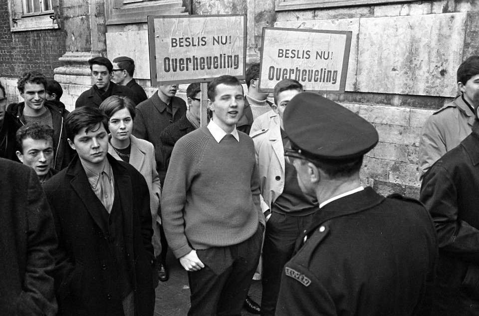Ere-doctoraten in Leuven (Belgie), Vlaamse studenten betoogden voor de doorvoeri, Bestanddeelnr 920-0377