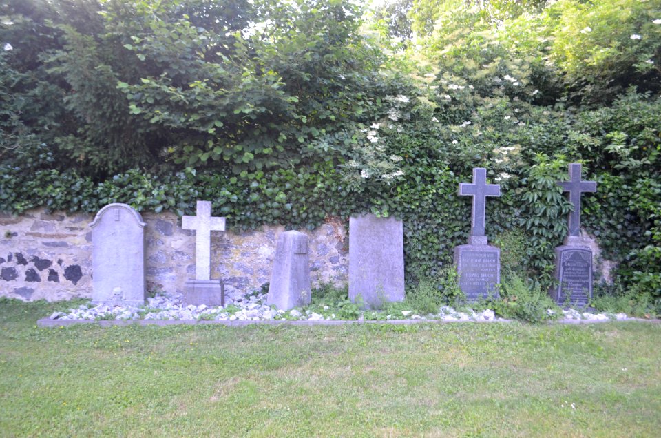 Eppenrod, Kirche, Pfarrergräber