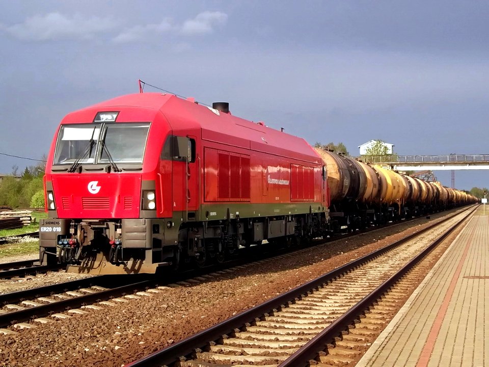 ER20CF-018, Литва, Тельшяйский уезд, станция Тяльшяй (Trainpix 93599)