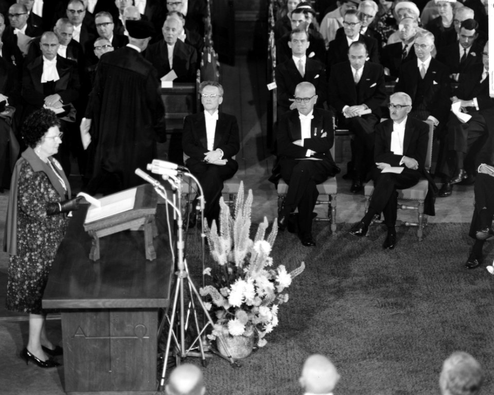Eredoctoraat voor Koningin Juliana in Martinikerk te Groningen verleend, de Koni, Bestanddeelnr 916-5730
